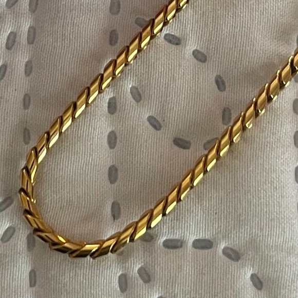 Gold-tone necklace - Picture 5 of 5
